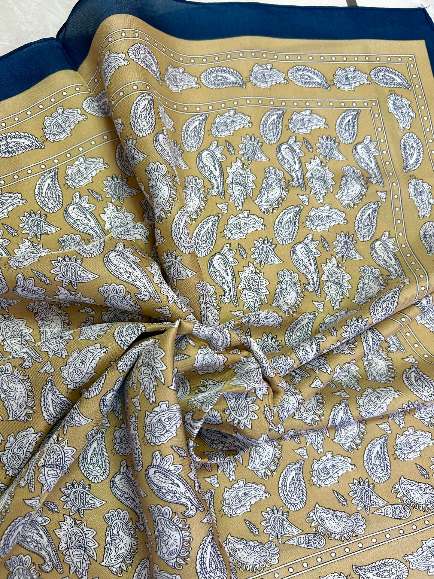 Mascada estampado vintage