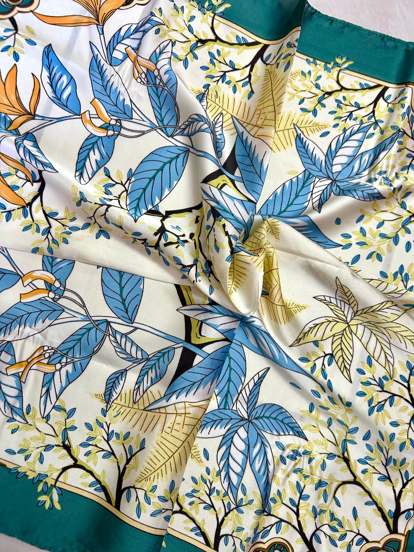 Mascada estampado hojas